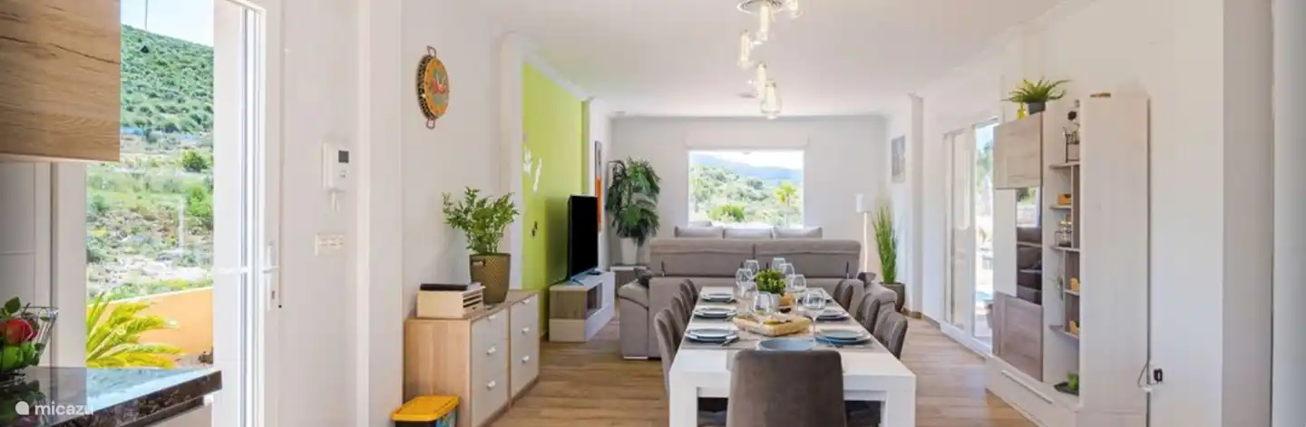 Foto atmosférica de todo el salón.