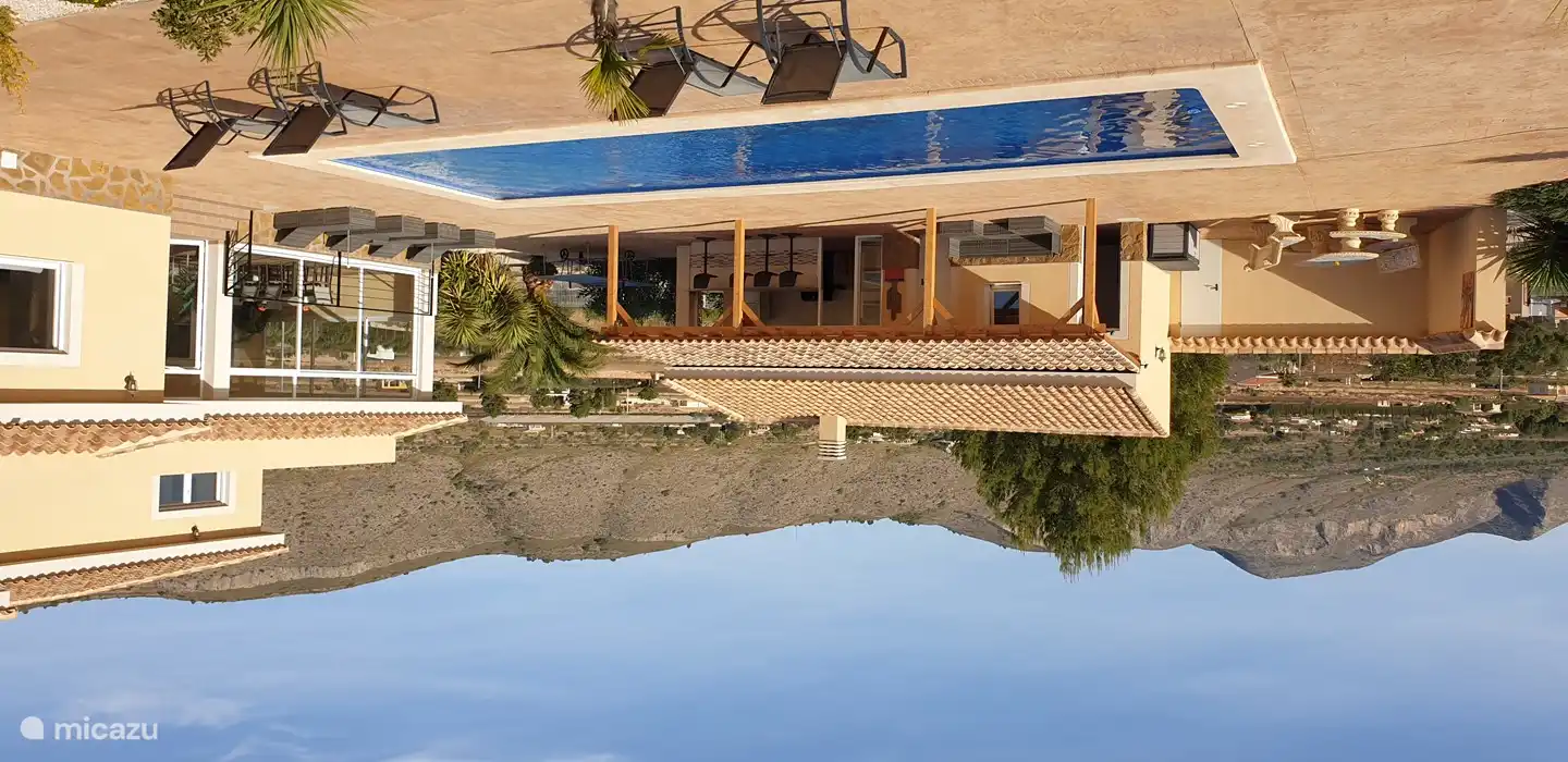 Experiencia total de casa, terraza y piscina.