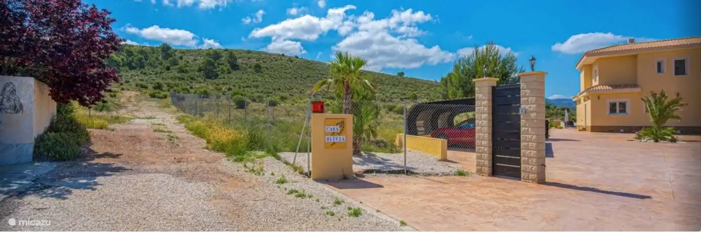 La puerta de entrada a la casa Olivia.