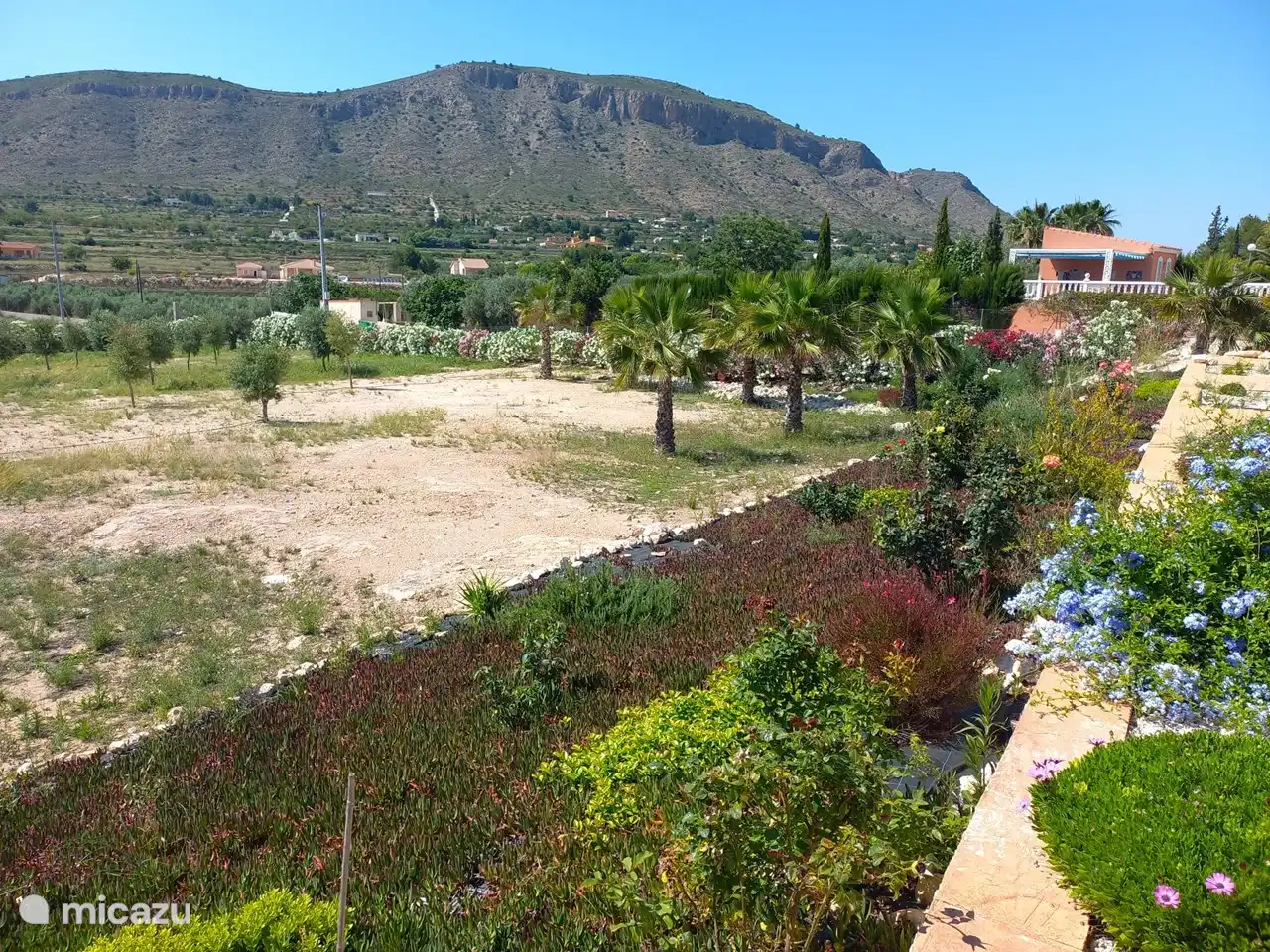 un oasis de paz y vegetación, pero cerca de todos los pueblos, playas y ciudades.