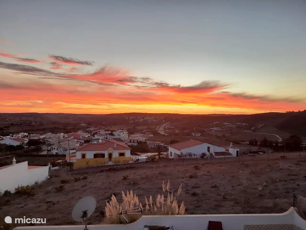 Der Blick auf das Tal vom Haus