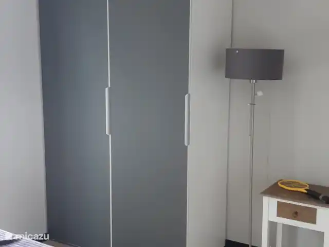 Vakantievilla De Holterenk huren in Nederland, Overijssel, Holten - vakantiehuis Invalide en valide zeer ruime slaapkamer annex in en valide badkamer met douche was   gelegenheid en toilette ruime kleding kast was stoel rolstoel aanwezig hoog laag bed... compleet en fenomenale uitzicht naar buiten over de landerijen....