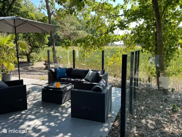 Vakantievilla De Holterenk huren in Nederland, Overijssel, Holten - vakantiehuis Ruim zonnig terras met windscherm om