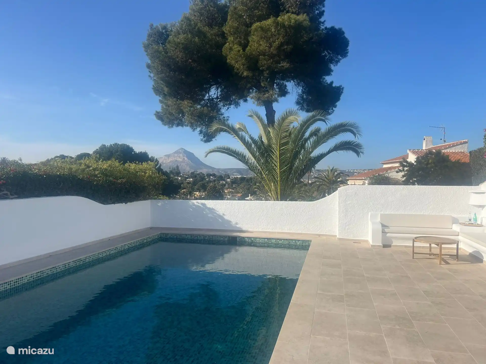 Piscine privée, chauffée si désiré. 