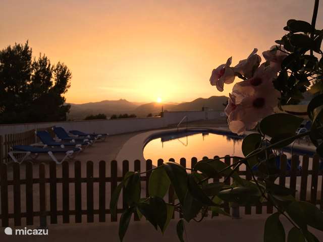 Vakantiehuis Spanje, Costa Blanca, Jalón - bed & breakfast B&B kamer met privé terras