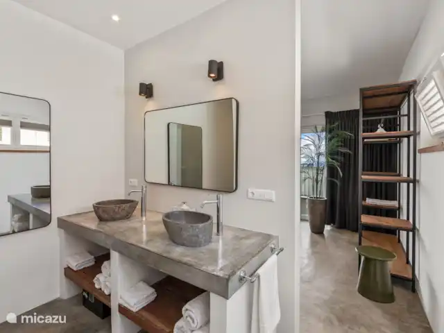 Location de Vacances Curaçao, Curaçao-Centre, Willemstad, appartement - Suite vue mer PM78 Vue depuis la salle de bain