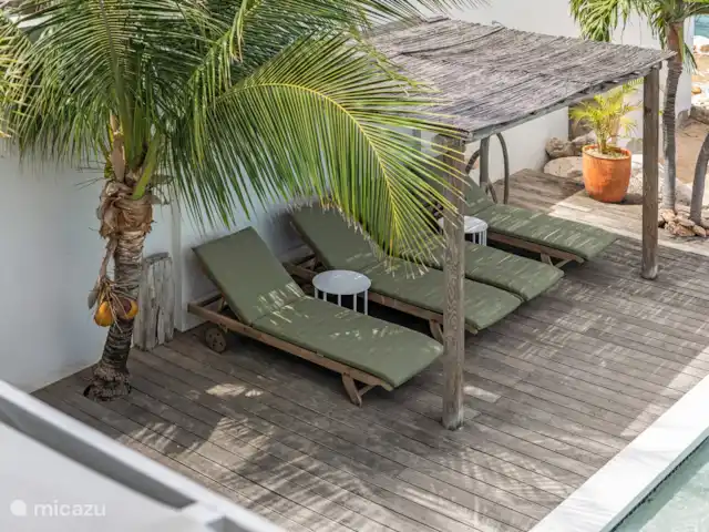 Location de Vacances Curaçao, Curaçao-Centre, Willemstad, appartement - Suite vue mer PM78 Vue sur la terrasse ensoleillée