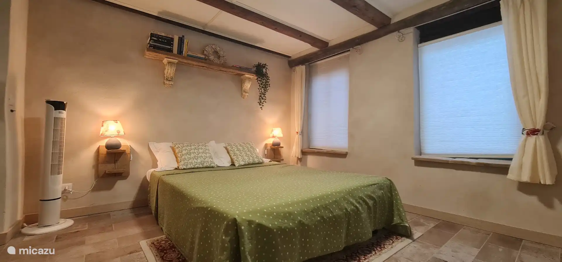 This is the full-fledged bed but now unfolded. An extra bed can be added. For example, if two teenagers don't want to be in 1 bed. On request, this bed can also be placed in the Living Room.