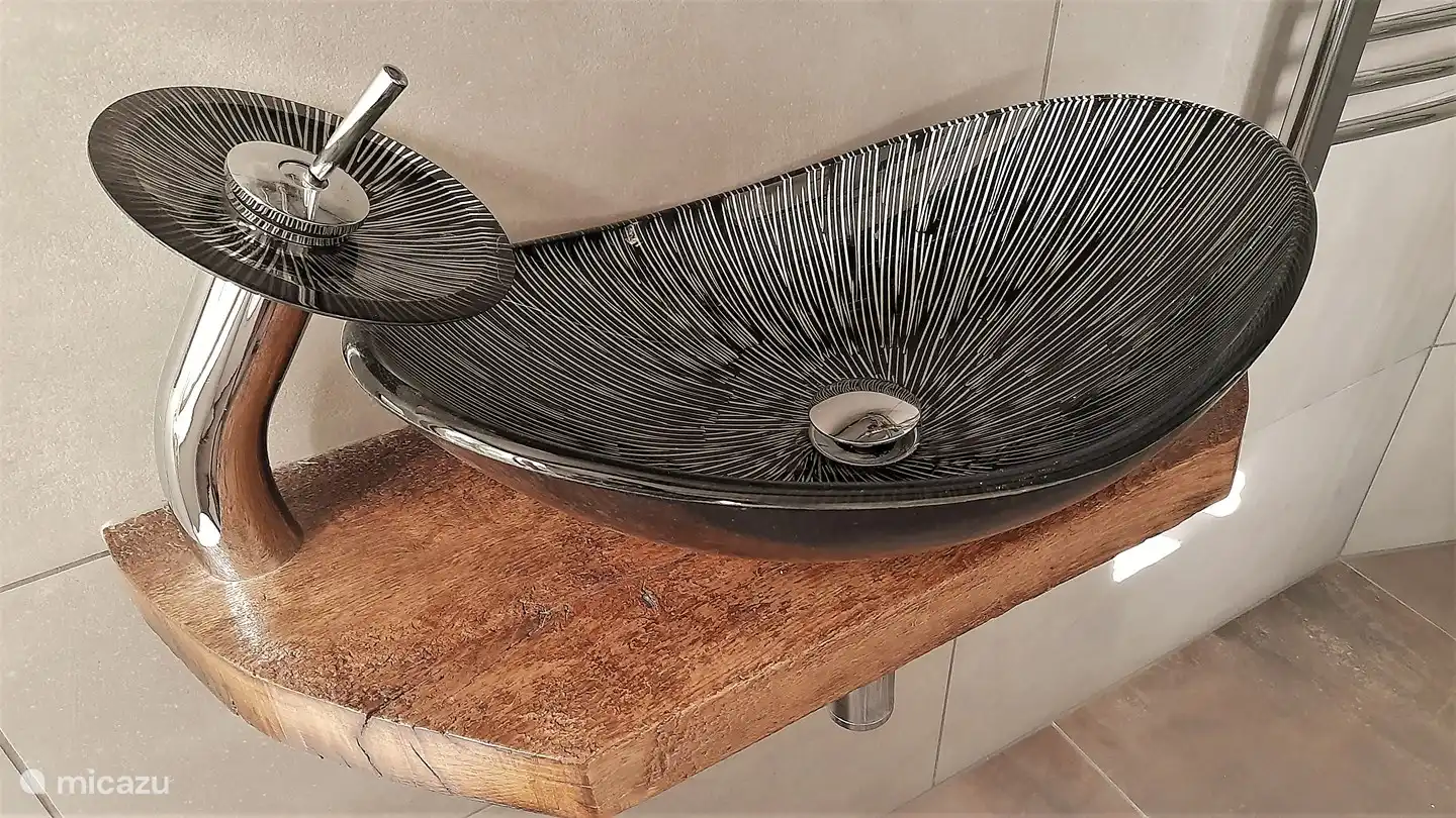 Sink bowl own manufacture from the wood of our own country.