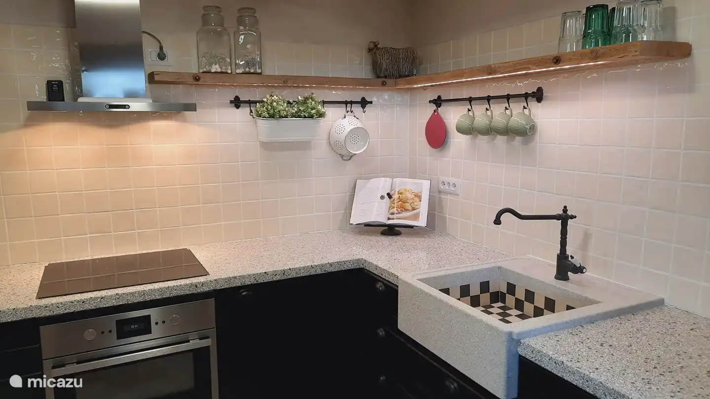 Fully equipped kitchen. The worktop comes from the Netherlands at Rob Henckens Terrazzo and Concrete. The best there is! Note the sink.