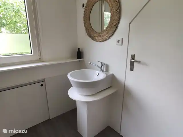 Sjun Limburg huren in Nederland, Limburg, Simpelveld - vakantiehuis Op slaapkamer eerste verdieping is een extra wasbak aanwezig