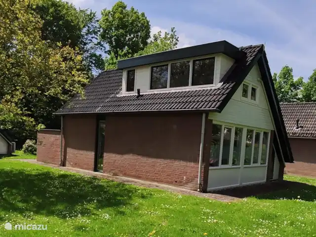 Sjun Limburg huren in Nederland, Limburg, Simpelveld - vakantiehuis Rechter aanzicht van woning met dakkappel slaapkamer