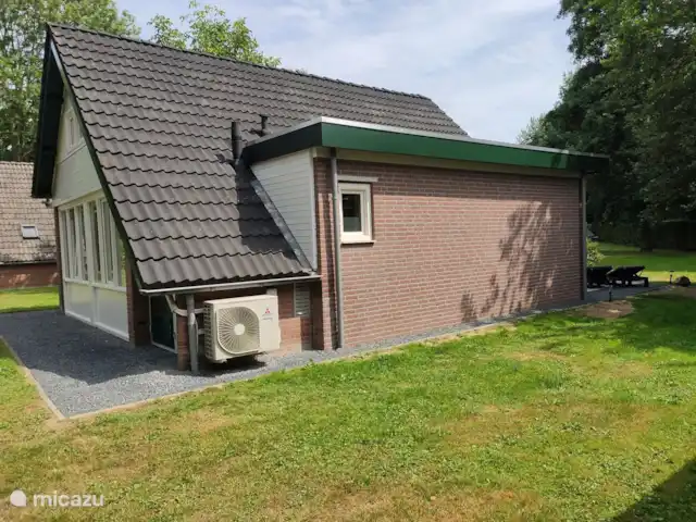 Sjun Limburg huren in Nederland, Limburg, Simpelveld - vakantiehuis Zijaanzicht links, badkamer + opslag/was ruimte