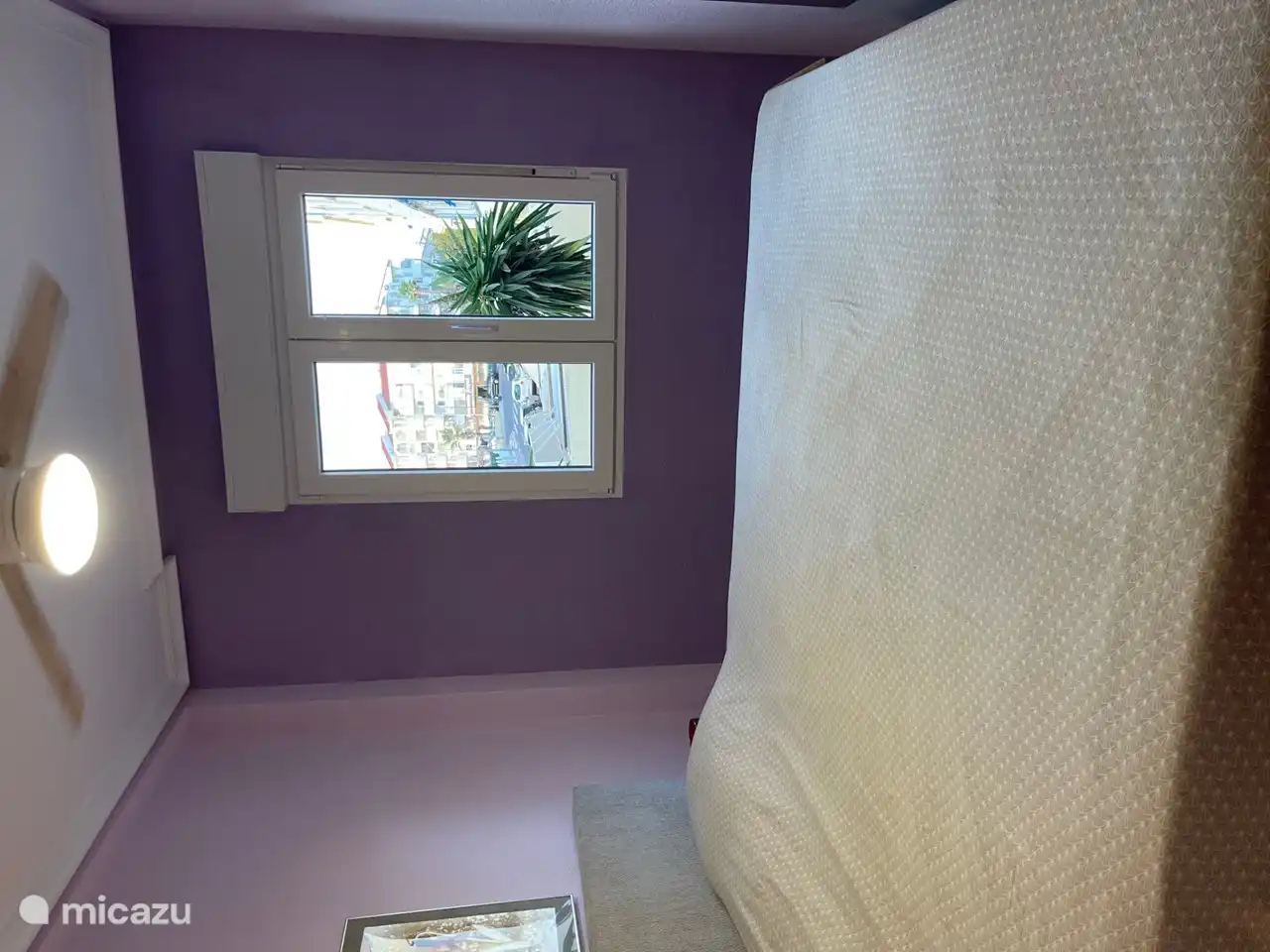 Slaapkamer #1 met een 2 persoons bed 