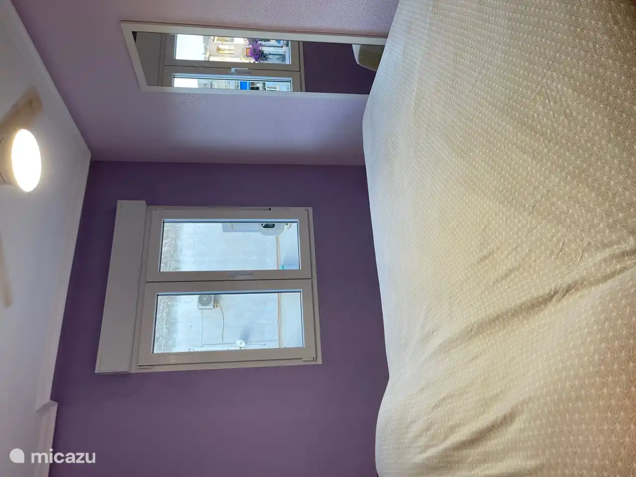 Slaapkamer #1 met een 2 persoons bed 