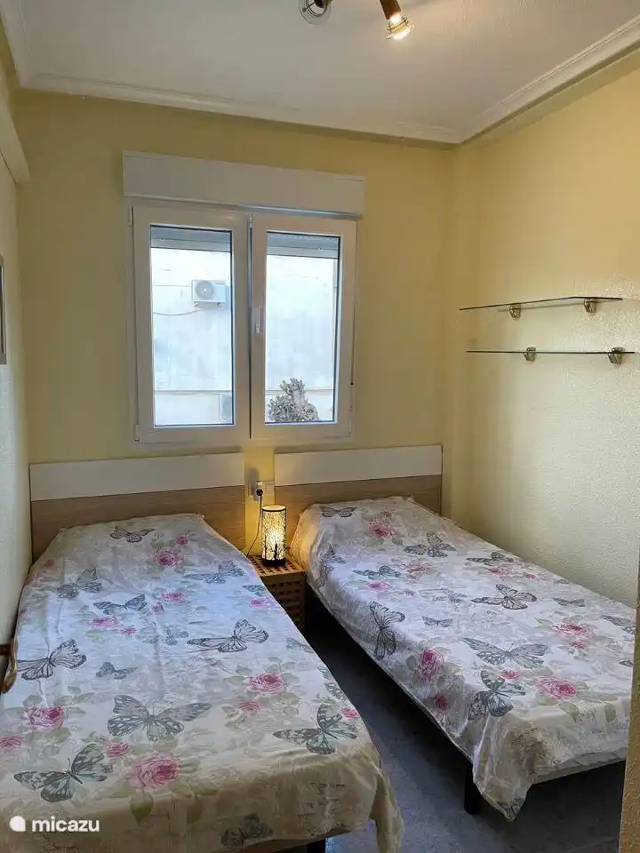 Slaapkamer 2# met 2 bedden 80x180cm