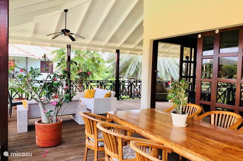 Vacation rental Curaçao, Curacao-Middle, Blue Bay Villa Blue Bay Village 47 - The Birdhouse