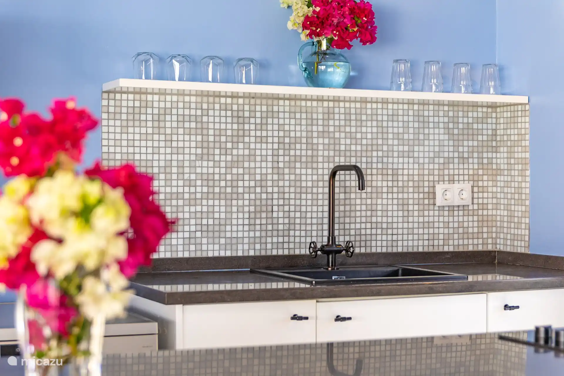 sehr luxuriös ausgestattete Küche