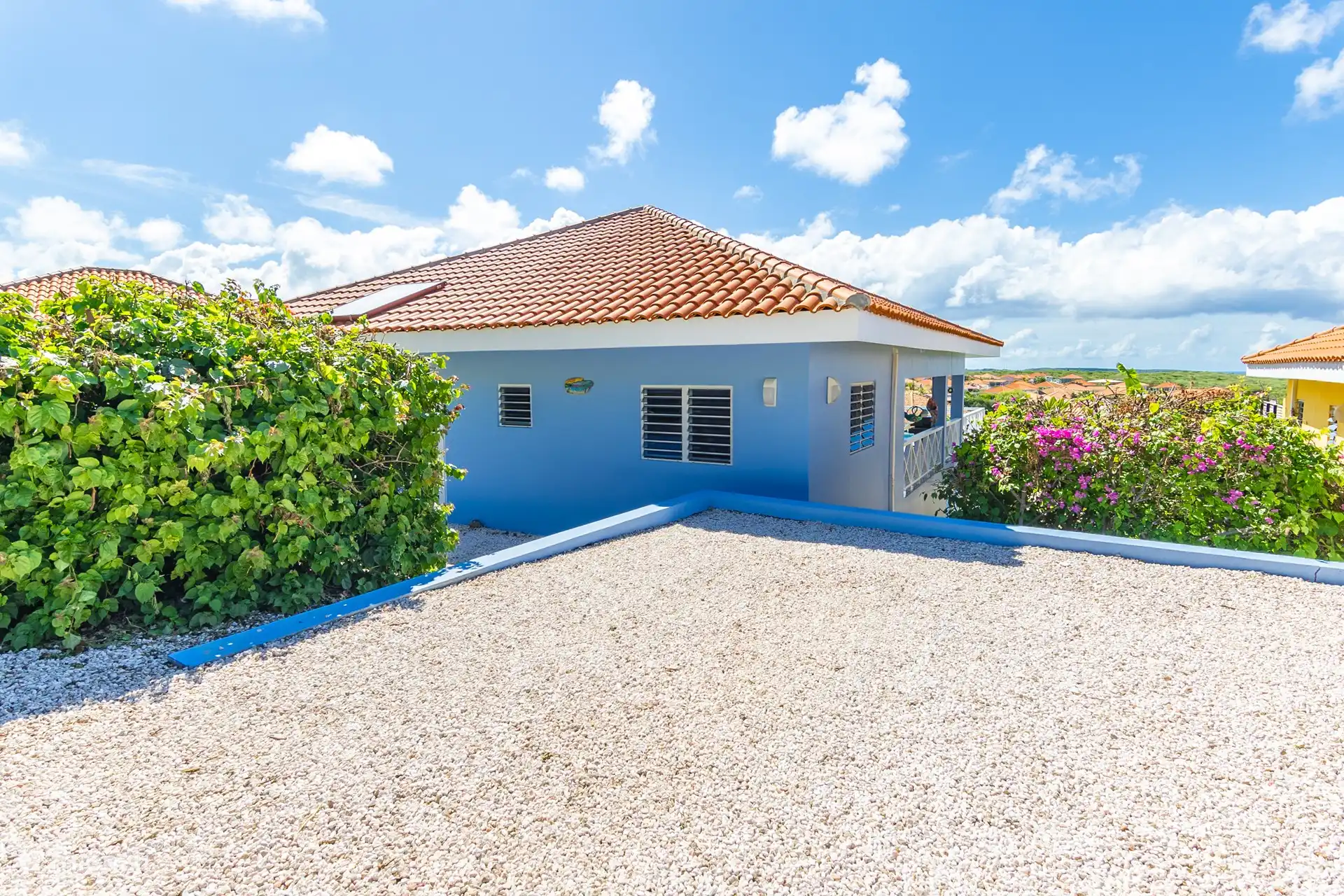 Vorderseite der schönen Villa