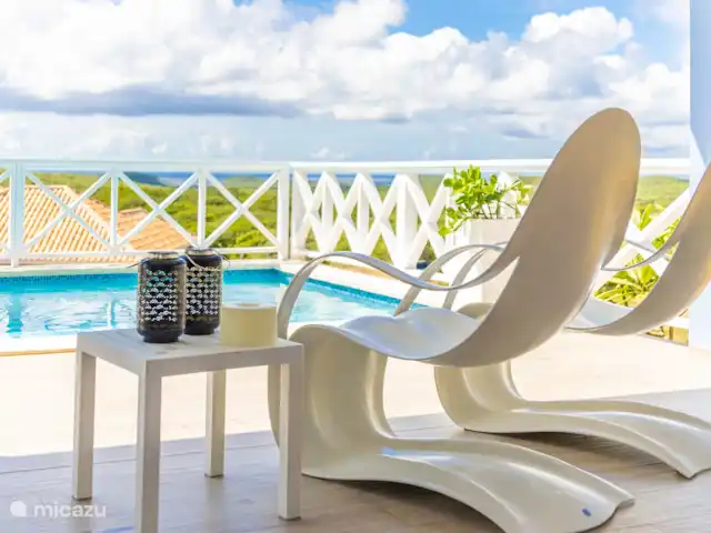 villa en Curazao, Bandabou (oeste), Fontein – Villa Sosega *Vista Única* Hermosas sillas de relajación de lujo junto a la piscina