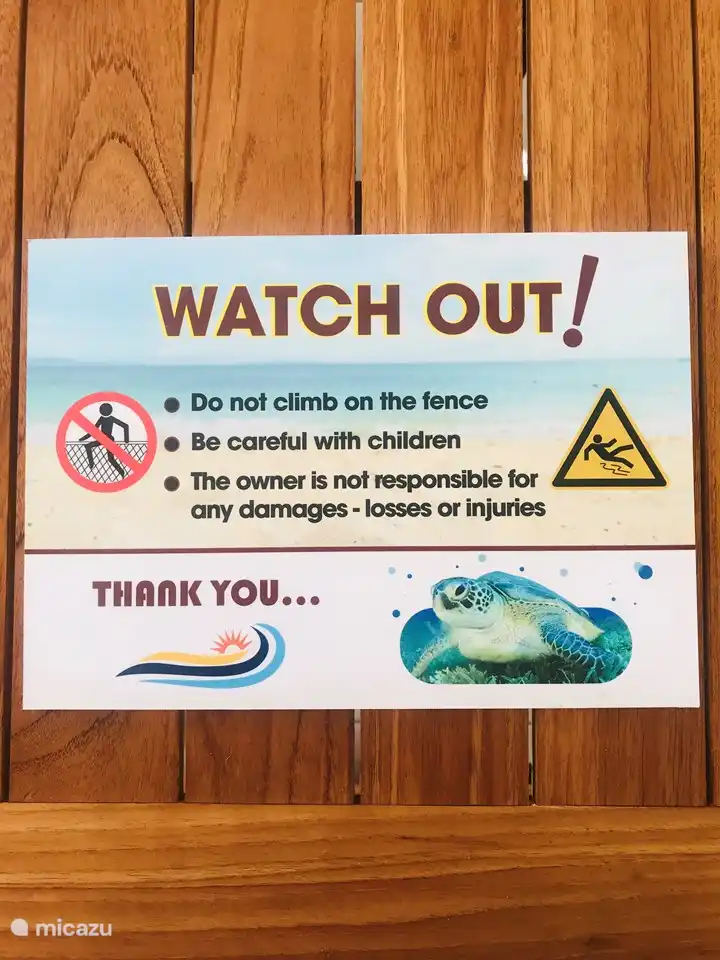 Sich kümmern um. Der Eigentümer haftet nicht für Schäden, Verluste und/oder Verletzungen, die während Ihres Aufenthalts entstehen.