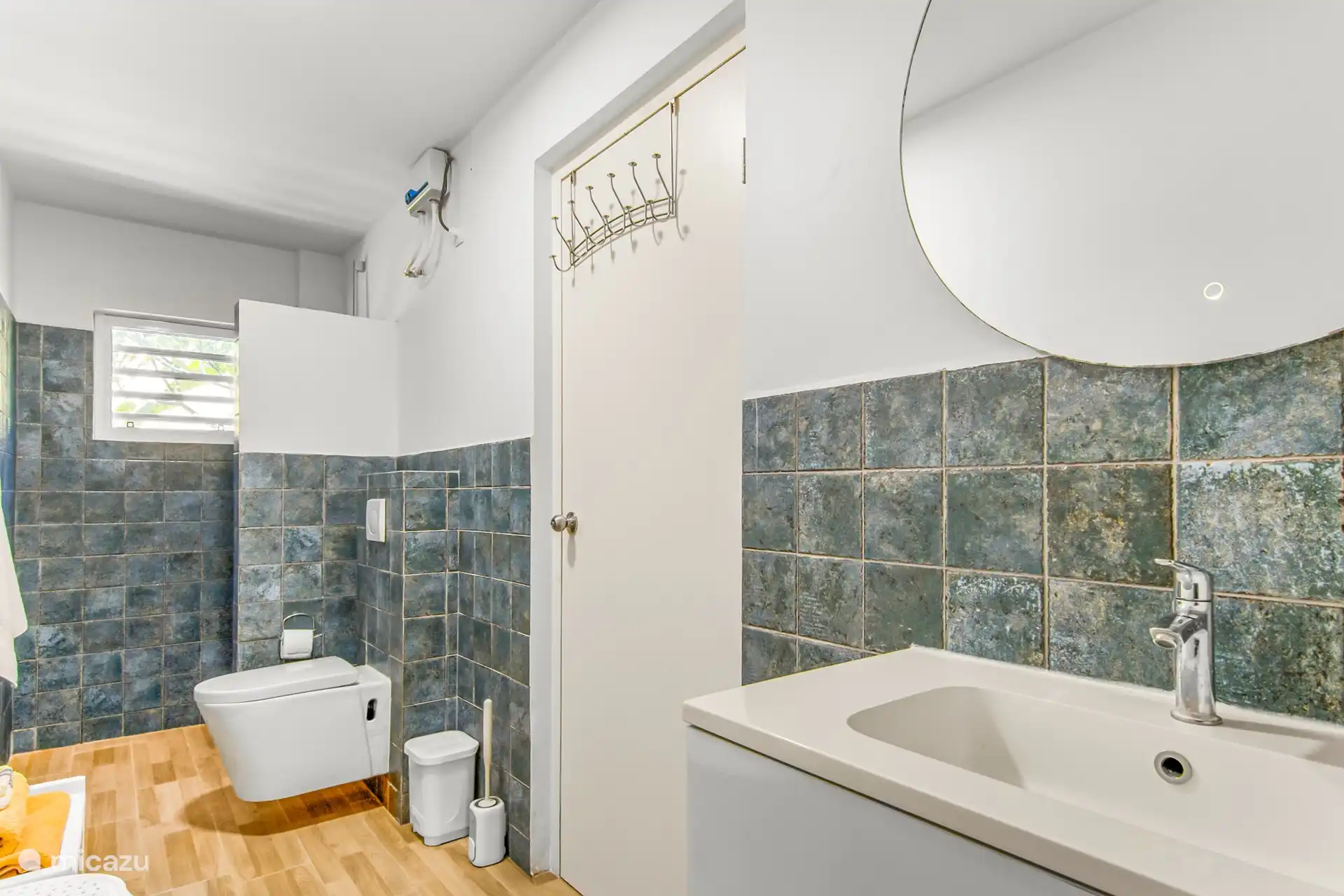 Schönes modernes Badezimmer!