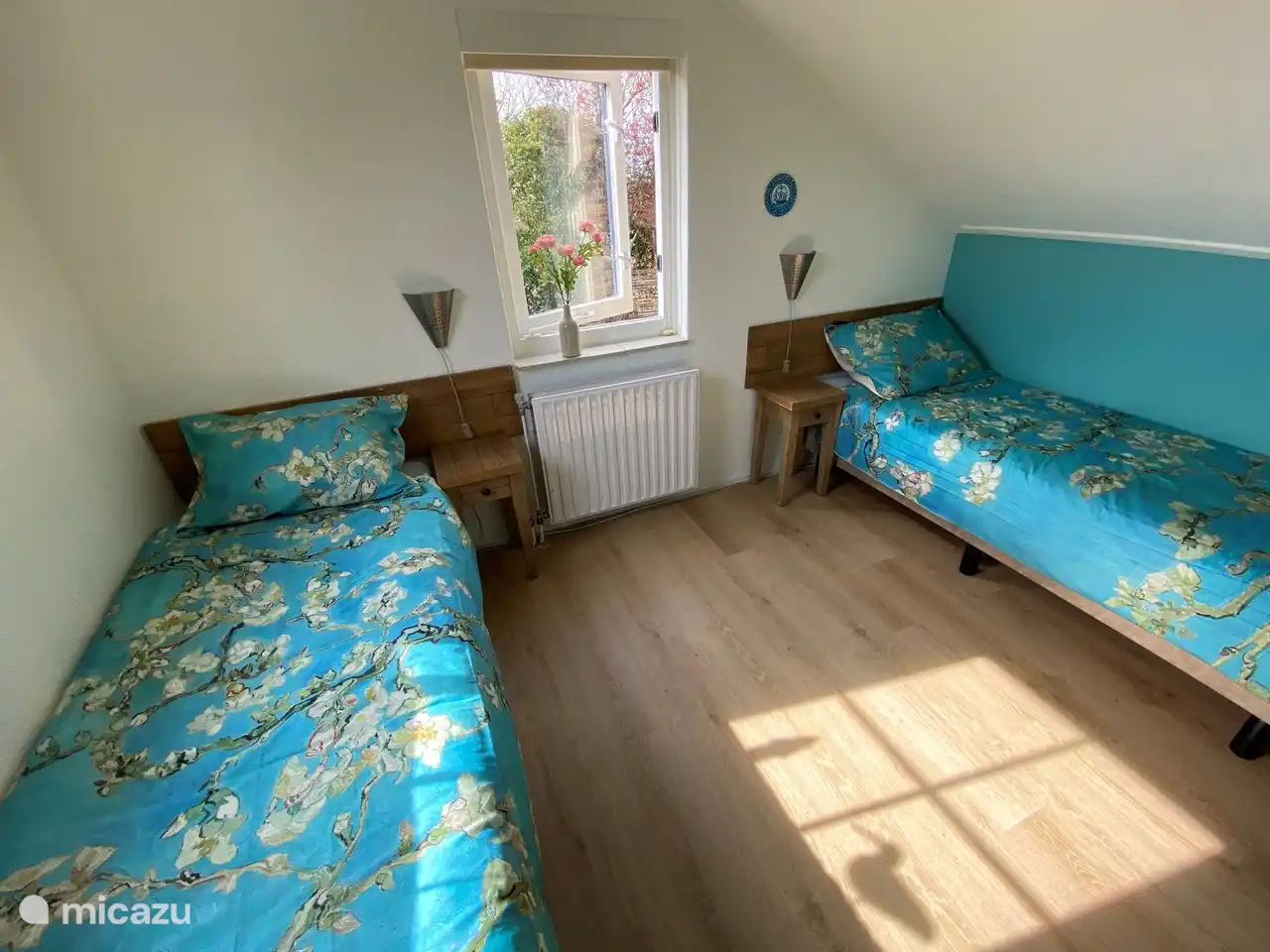 Bedroom on the first floor for two people with lovely box springs (2x 80 by 200 cm). An additional cot can be placed in this room on request (no extra charge).