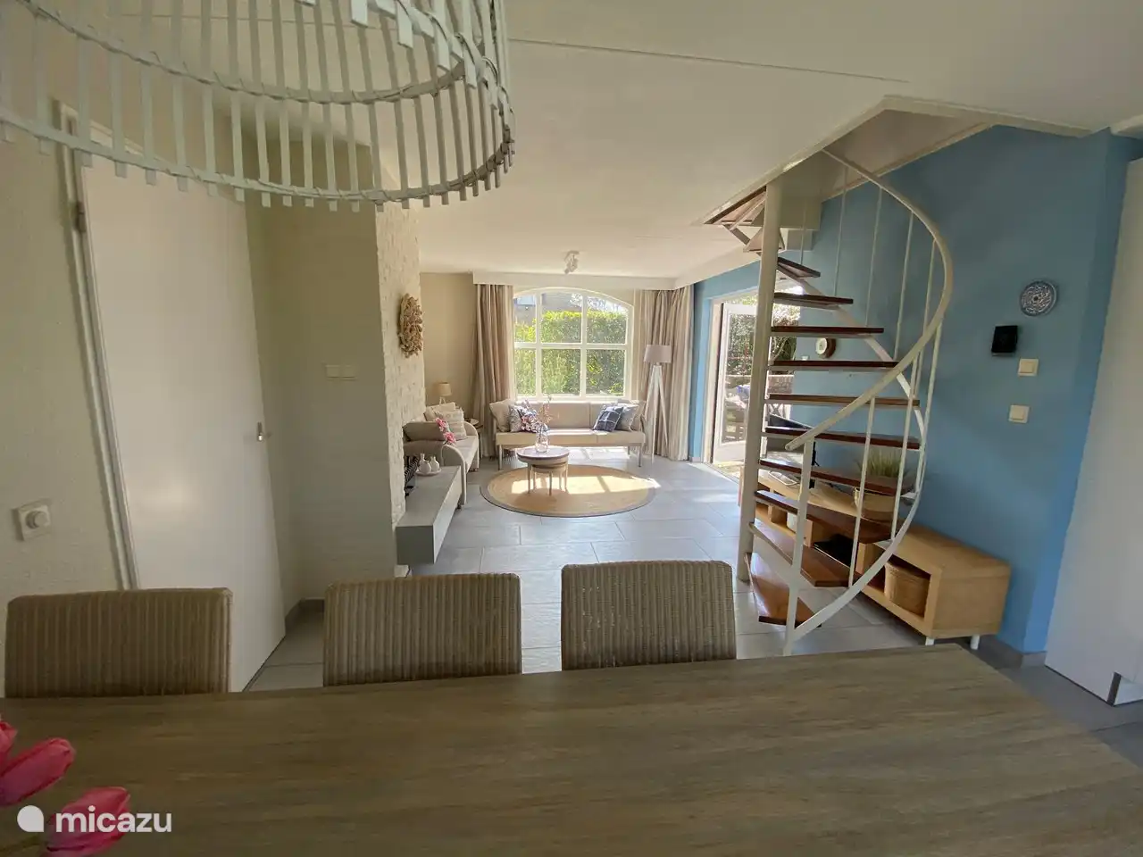 From the dining area you can look straight into the garden, sometimes deer are even visiting the garden!