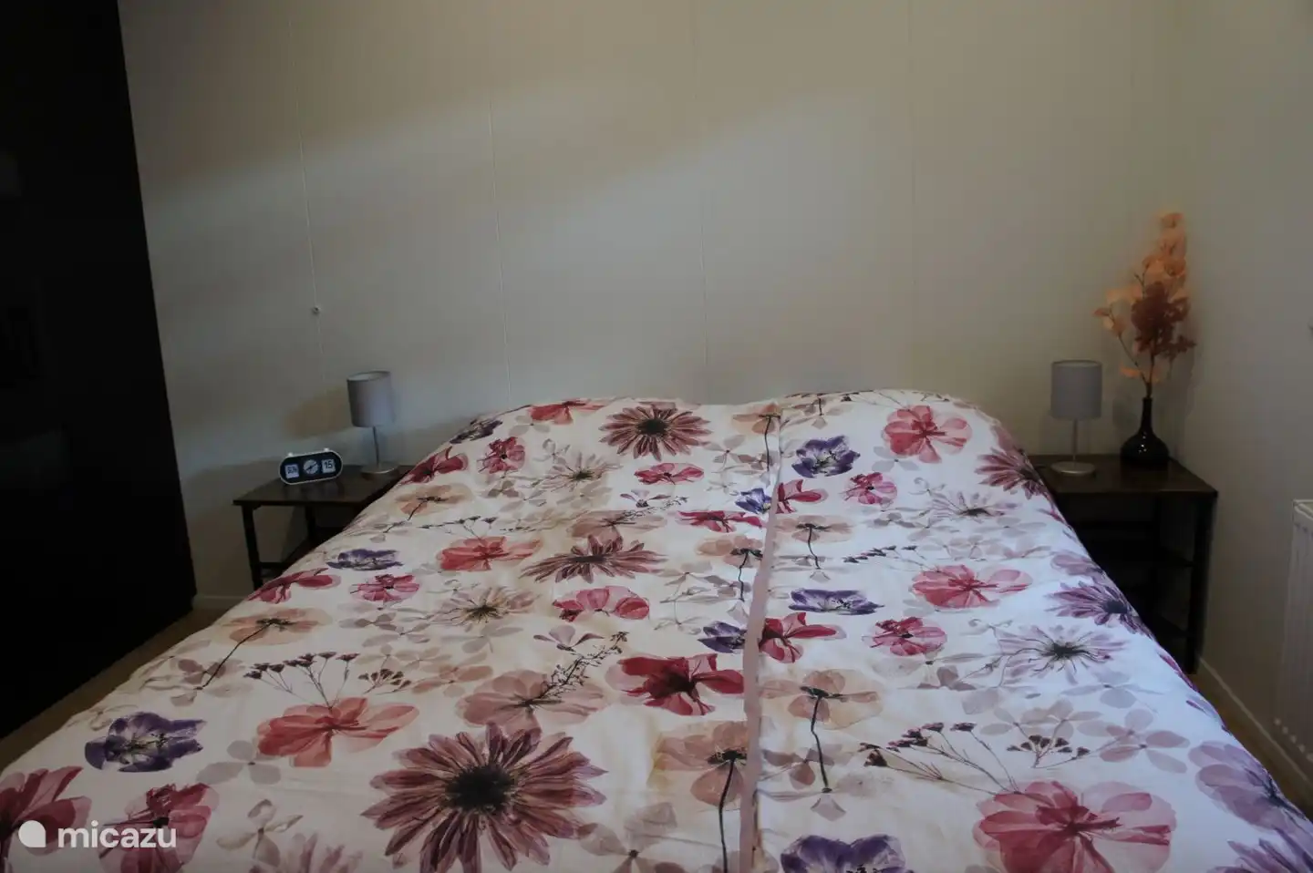 Geräumiges Boxspringbett für 2 Personen