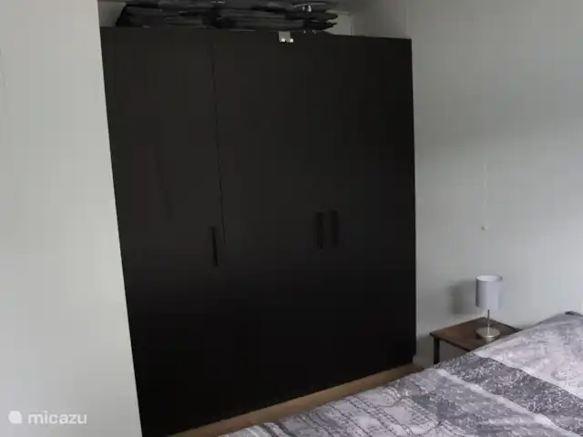 Chalet Carpe Diem | Pays-Bas, Drenthe, Diever - chalet Garde-robe très spacieuse dans la chambre avec sommier tapissier pour 2 personnes