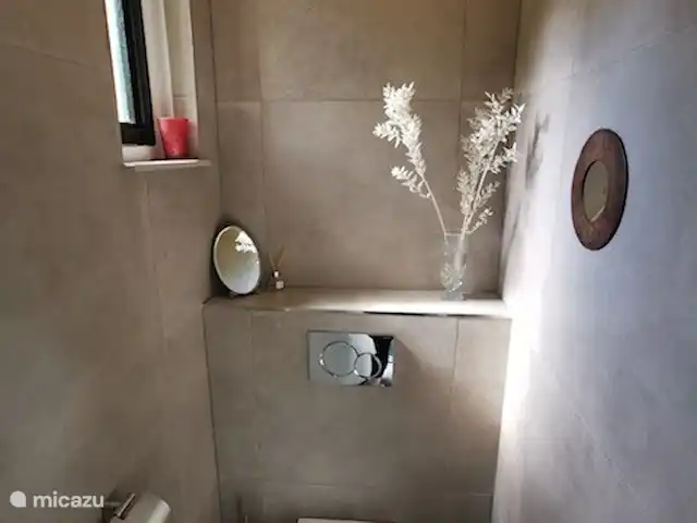 Preciosa casa, bañera de hidromasaje, jardín, pájaros. en Países Bajos, Güeldres, Ewijk - casa vacacional WC separado