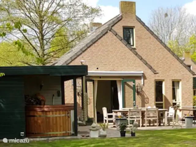 Preciosa casa, bañera de hidromasaje, jardín, pájaros. en Países Bajos, Güeldres, Ewijk - casa vacacional