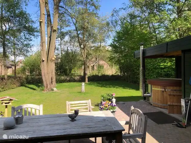 Schöner ruhiger Garten