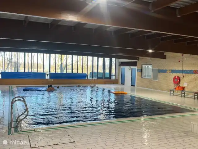 Preciosa casa, bañera de hidromasaje, jardín, pájaros. en Países Bajos, Güeldres, Ewijk - casa vacacional Una piscina cubierta y climatizada