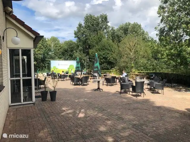 Preciosa casa, bañera de hidromasaje, jardín, pájaros. en Países Bajos, Güeldres, Ewijk - casa vacacional Restaurante con terraza