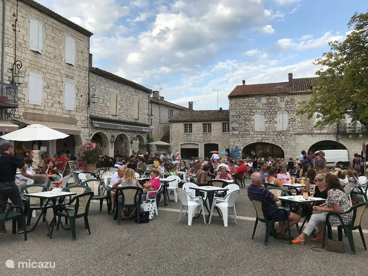 The cozy market square in Castelnau-Montratier