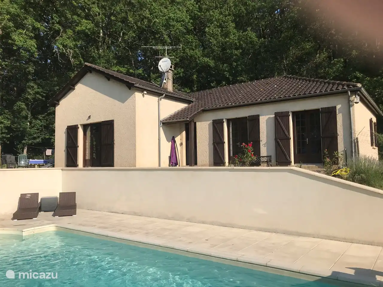 There is always sufficient shade and sun available; for each his own.