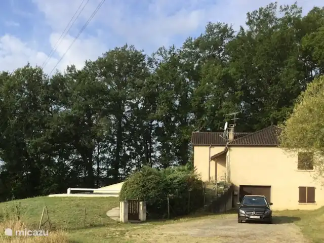 Les Ramonets - en pleine nature - privé | France, Lot, Castelnau-Montratier - maison de vacances Grand parking et garage pour votre voiture