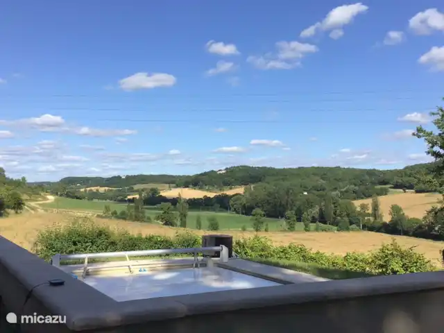 Les Ramonets - en pleine nature - privé | France, Lot, Castelnau-Montratier - maison de vacances Vue de la maison. Il n'y a pas de voisins directs, vous avez une vue dégagée.