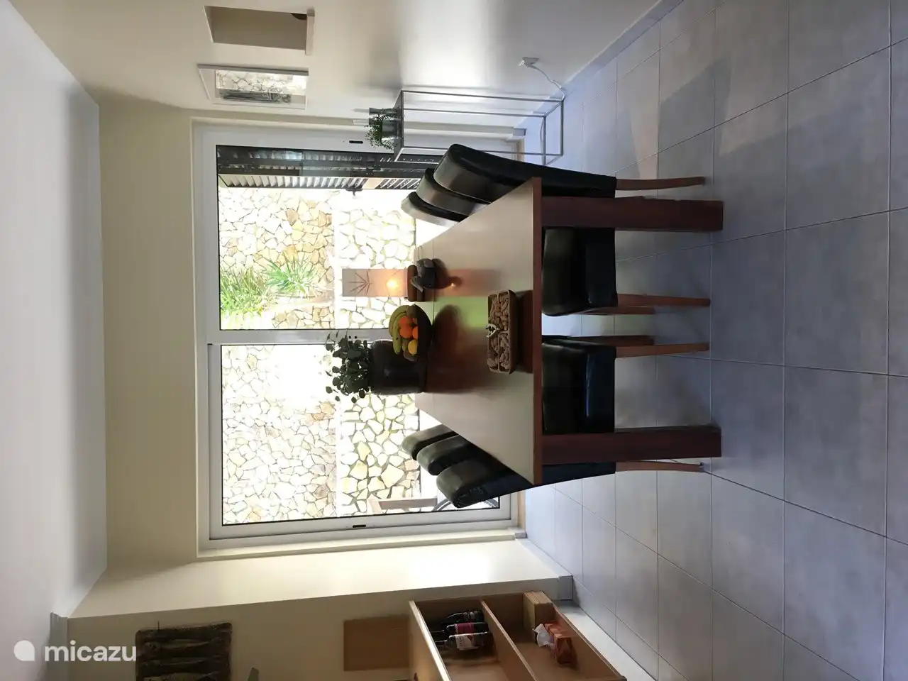 Esszimmer mit Blick auf die Terrasse