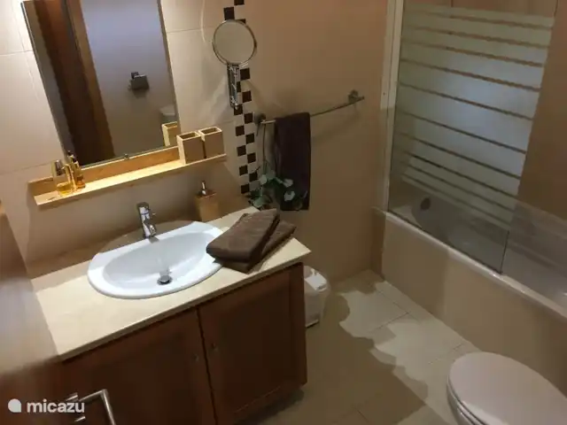 Hatsum à Beira-Mar | Portugal, Costa de Prata, Foz do Arelho - maison de vacances Salle de bain chambre parentale
