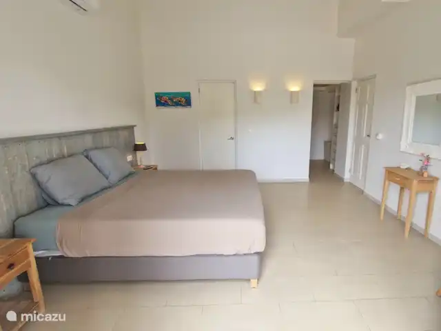 Villa Ocho | Curaçao, Banda Abou (ouest), Coral Estate, Rif St.Marie - villa Chambre 1 avec portes françaises, dressing et salle de bain attenante