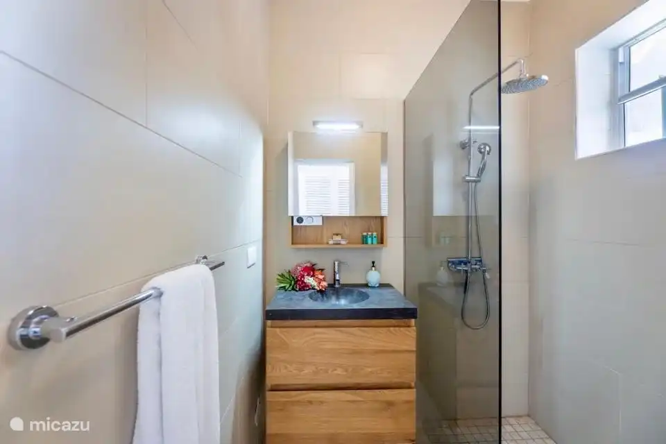Das En-Suite-Badezimmer von Schlafzimmer 2.