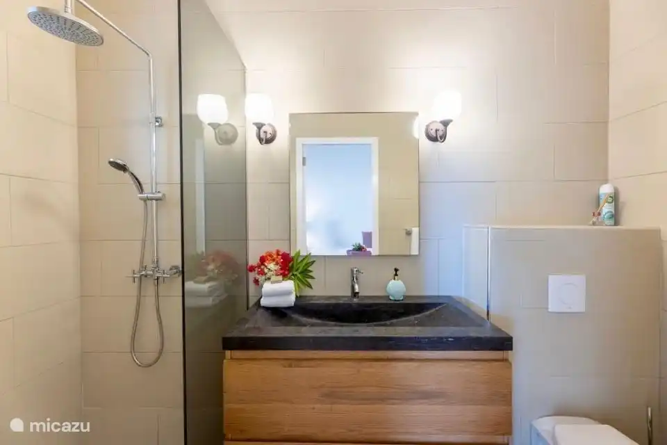 Das En-Suite-Badezimmer von Schlafzimmer 3.