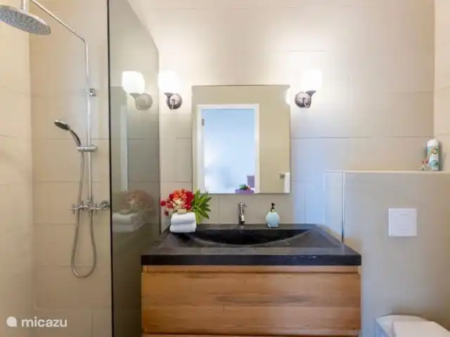 Villa Ocho | Curaçao, Banda Abou (ouest), Coral Estate, Rif St.Marie - villa La salle de bain attenante de la chambre 3.