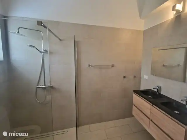 Villa Ocho | Curaçao, Banda Abou (ouest), Coral Estate, Rif St.Marie - villa La salle de bain spacieuse de la chambre 4