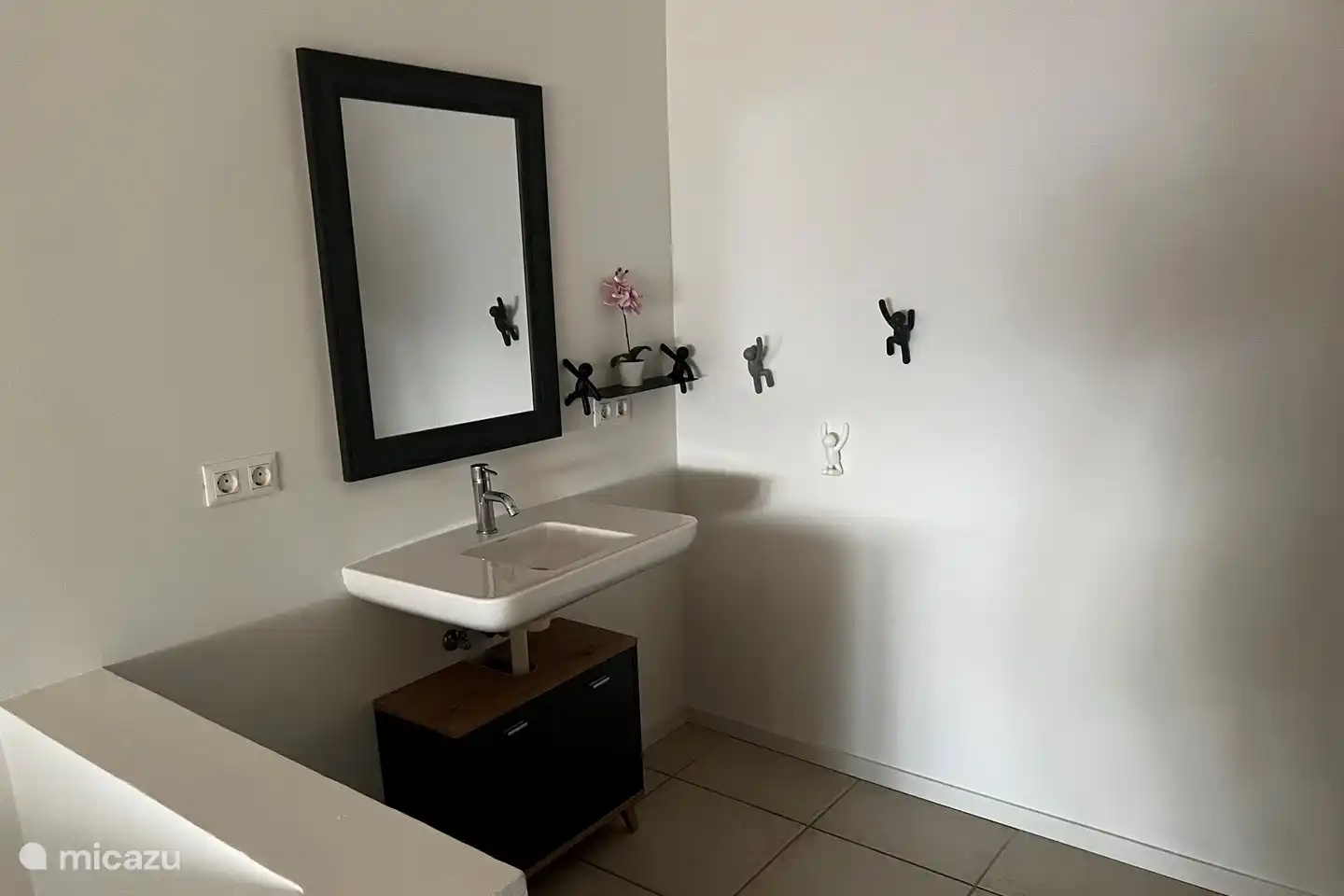 Die Waschgelegenheit im Schlafzimmer 5