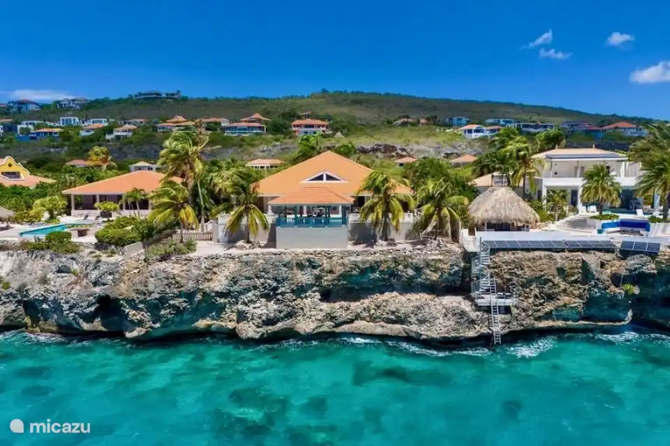 Die schöne Lage mit viel Privatsphäre ist vom Meer aus gut sichtbar.