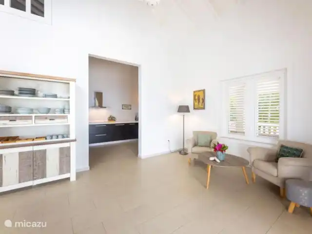 Villa Ocho | Curaçao, Banda Abou (ouest), Coral Estate, Rif St.Marie - villa Un coin salon cosy près de la cuisine.