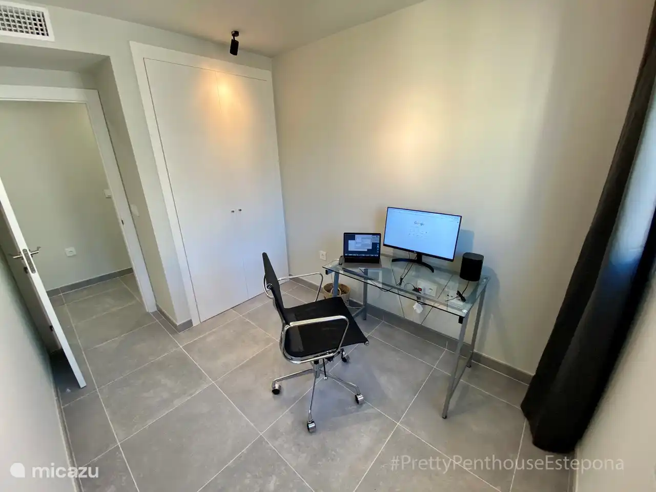 Study room where the third single bed is now located.